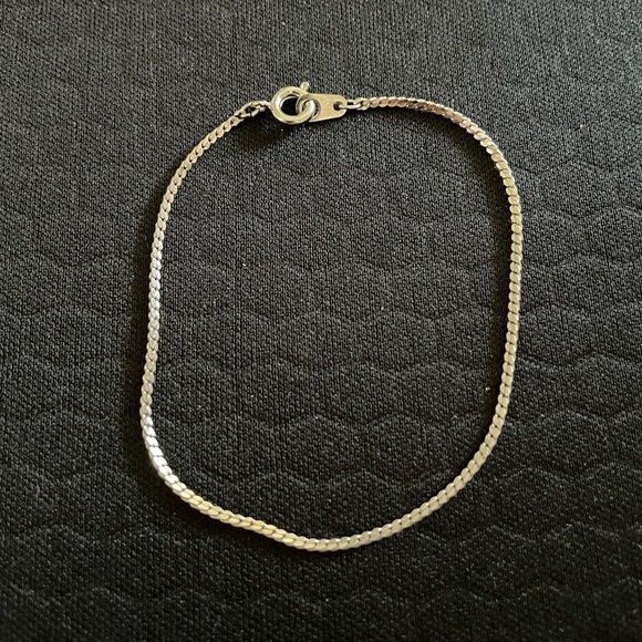 Vintage thin bracelet silver tone - Picture 2 of 4